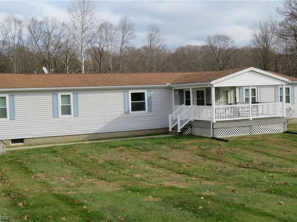 8620 Honeysuckle Ln, Dresden, OH 43821