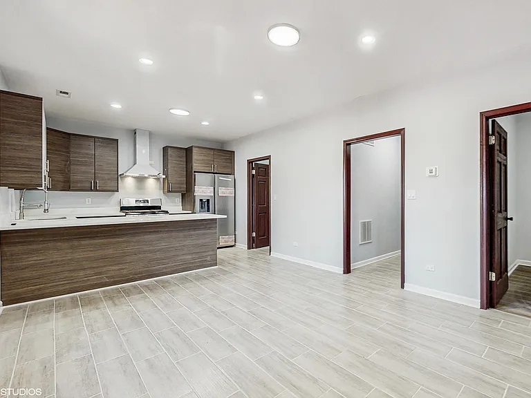6808 N Clark St #2E — Photo 3