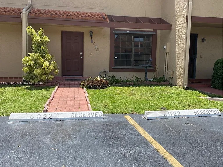 6022 SW 133rd Ct — Photo 1