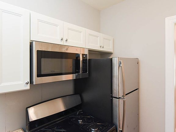 2nd image of 4708 N Racine Ave #E01p