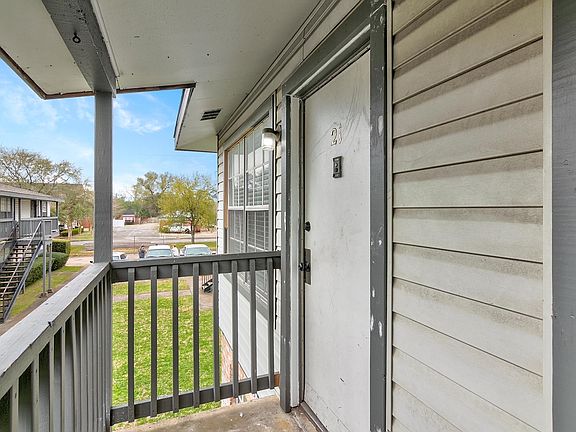 2nd image of 2755 Louisiana St APT 3