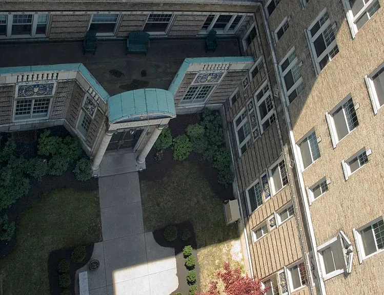 Mayflower Apartments — Photo 29