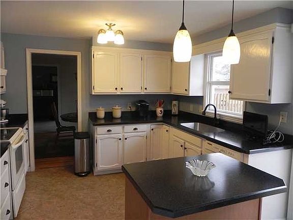 4th image of 4 Capron Ct