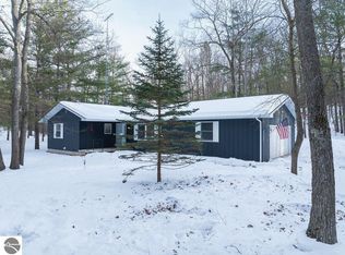 979 Rennie Lake Rd, Traverse City, MI 49696