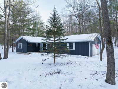 979 Rennie Lake Rd, Traverse City, MI, 49696