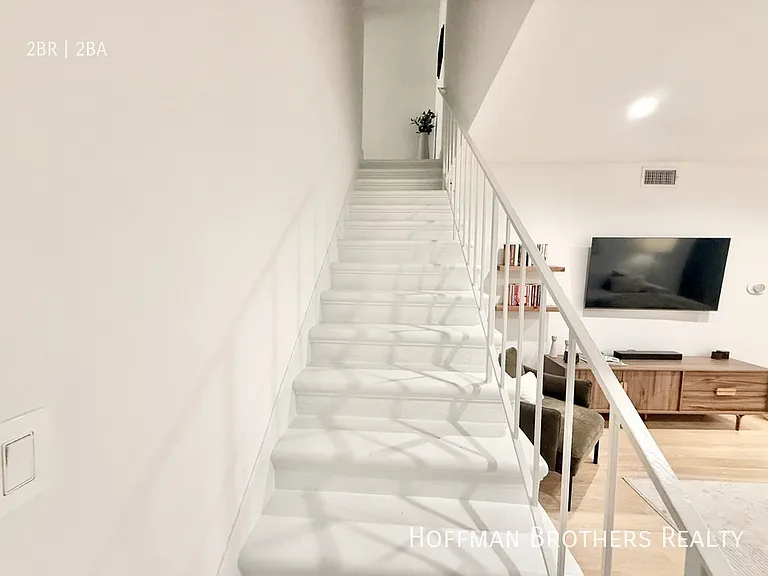 320 N Crescent Dr #8 — Photo 7