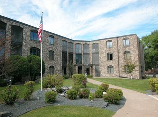 1860 Eagle Ridge Dr APT 208, Mendota Heights, MN 55118