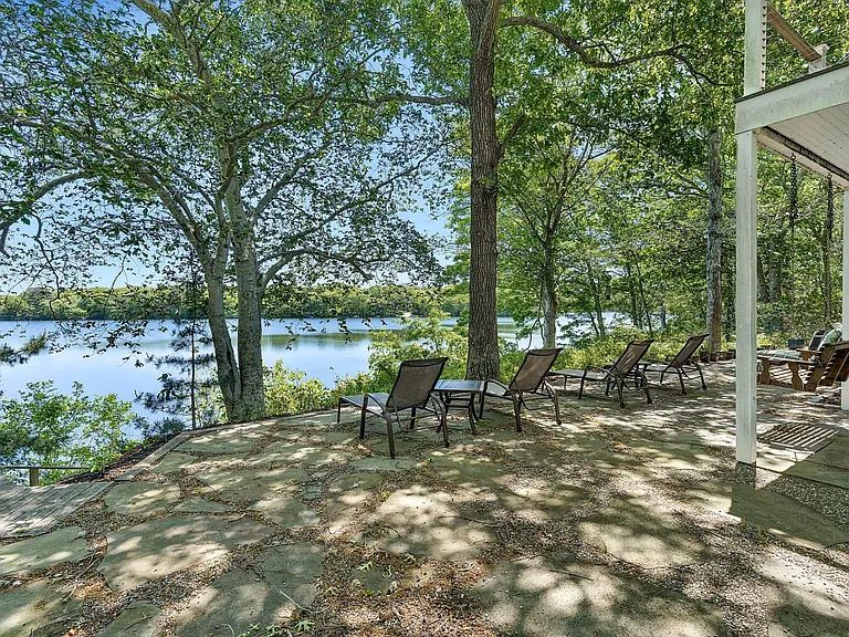 22 Wolf Swamp Ln — Photo 25