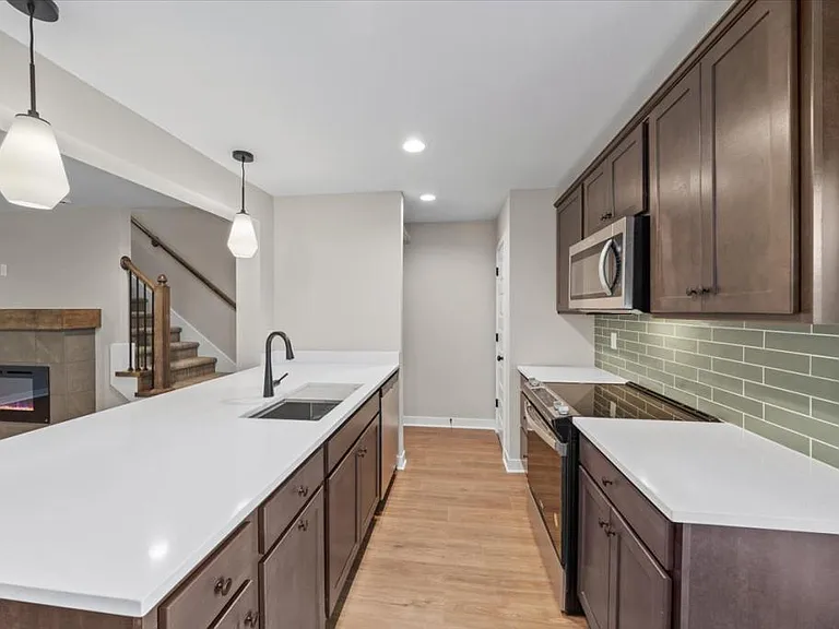4614 Forest Ave — Photo 4