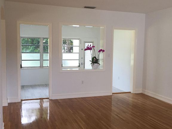 Livingroom and adjacent sunroom