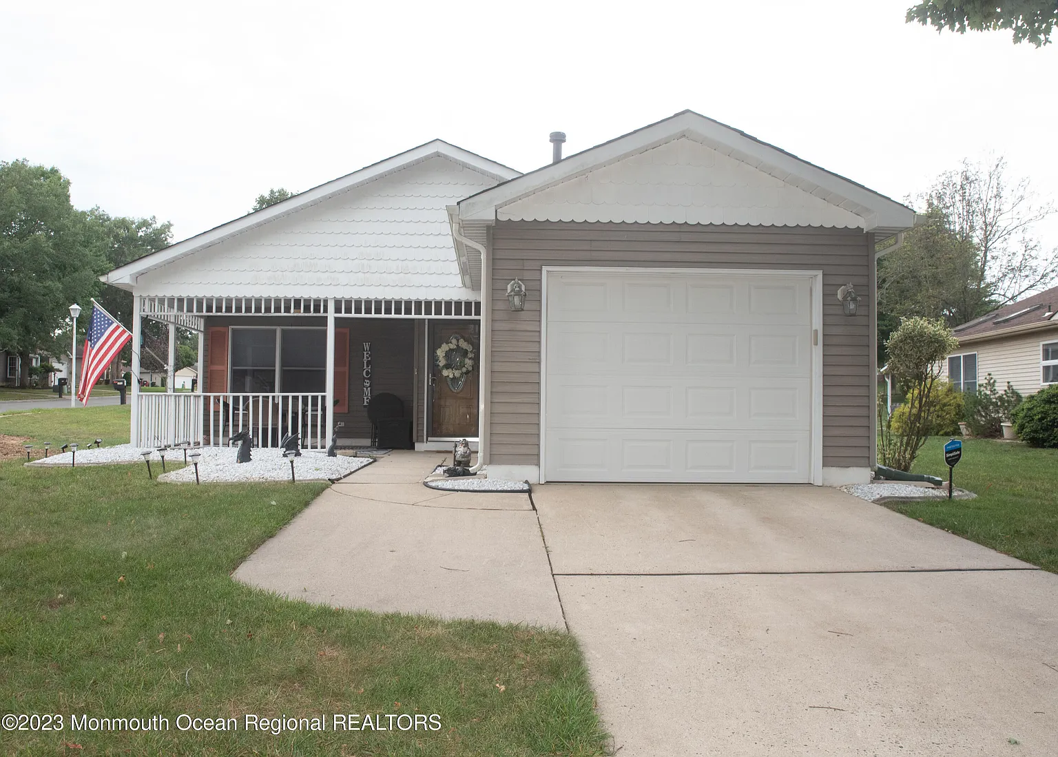 1854 Buttonwood Avenue photo 1