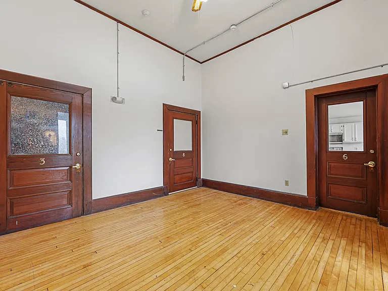 55 Crystal St #8 — Photo 3