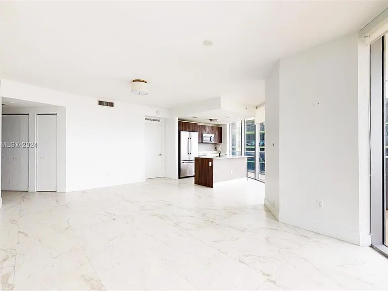 488 NE 18th St #3200 — Photo 8
