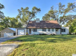 8421 Keystone Dr, Omaha, NE 68134