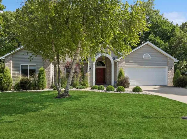 335 Auburn Hills Dr, Coralville, IA 52241