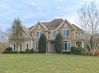 305 Hidden Meadow Ln, Hampton, NJ 08827