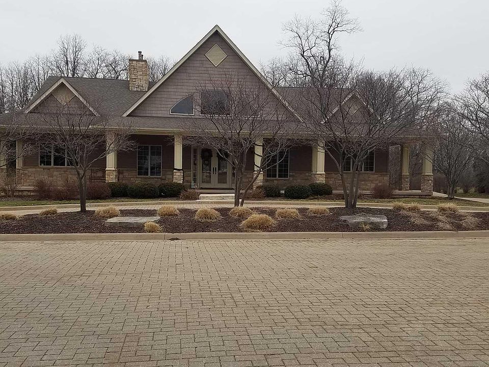 2nd image of 3723 Savanna Cir W