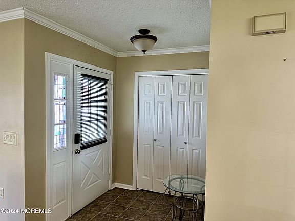 3rd image of 21 Dogwood Dr