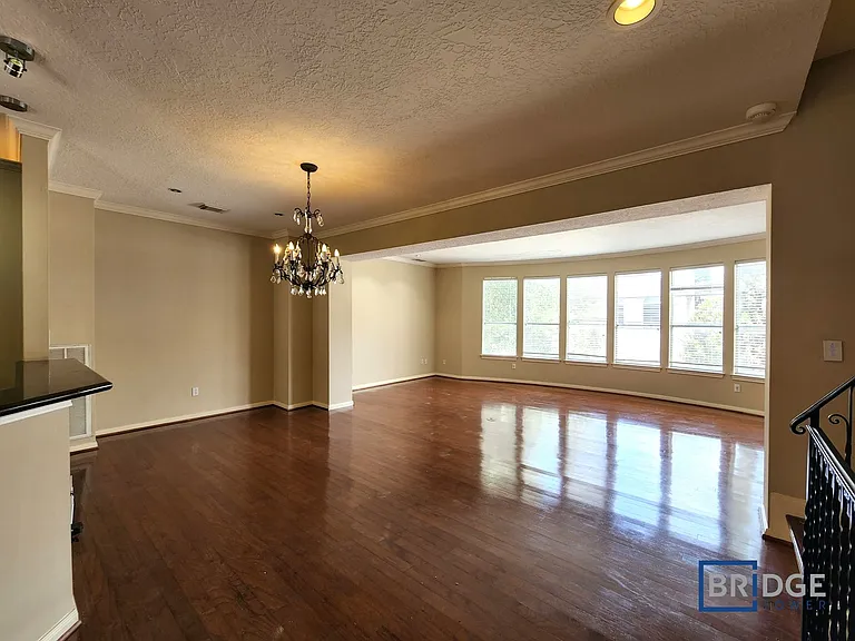 319 Birdsall St — Photo 5