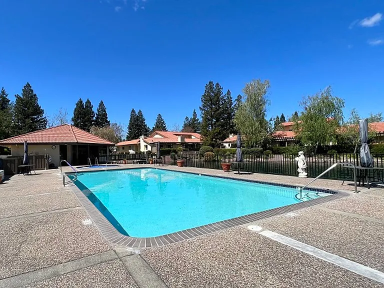 64 Fountain Grove Cir — Photo 29