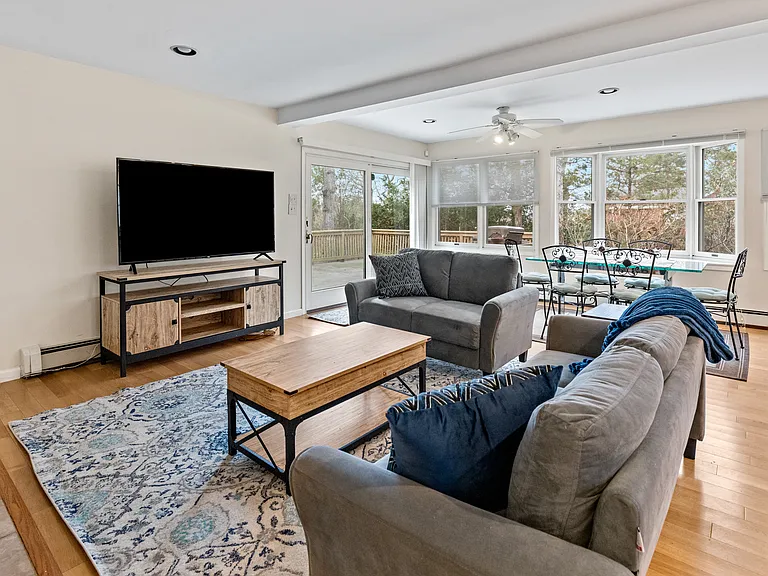 74 Scotts Landing Rd — Photo 10