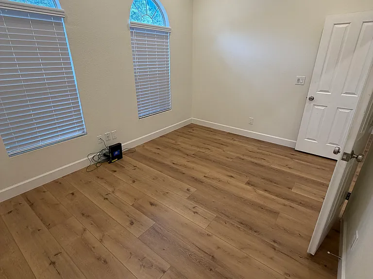 3112 Sumatra St — Photo 5