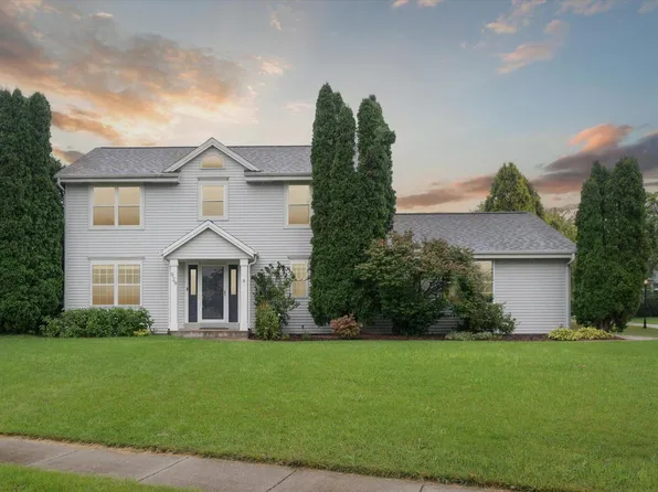 929 Chesterwood COURT, Pewaukee, WI 53072