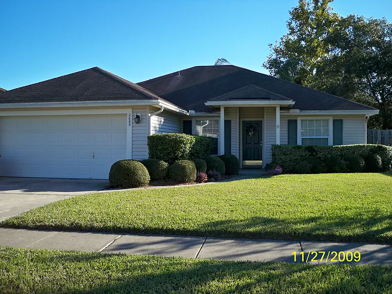2055 Capistrano Dr — Photo 1