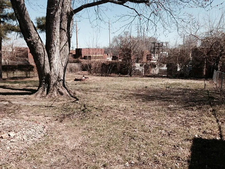 402 Springer Ave — Photo 3