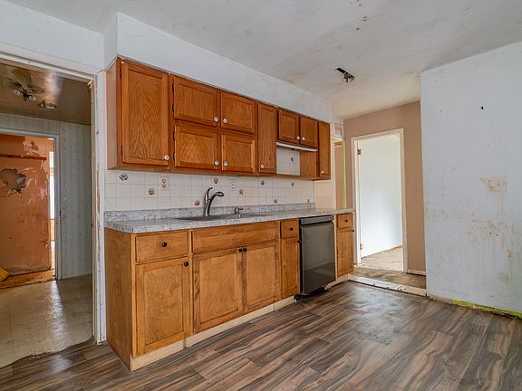 4th image of 440 Cole Ct