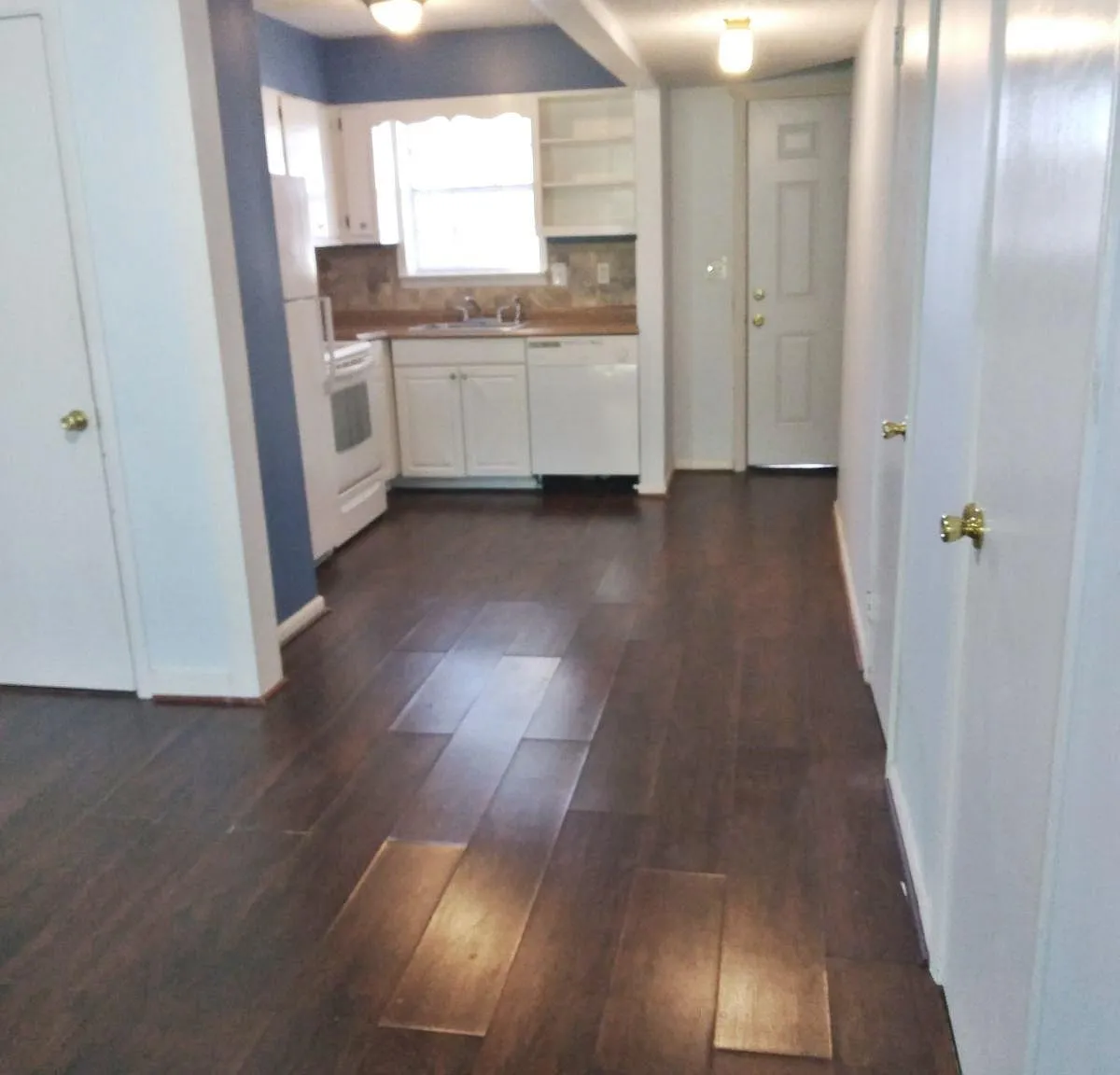 2 bed, 1.5 bath, 875 sqft, $850 — Photo 3