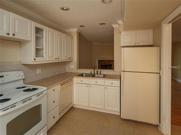 2nd image of 3020 Greens Ave #6