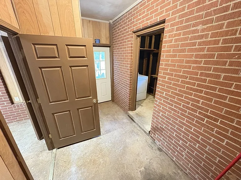 650 Berkeley Dr — Photo 17