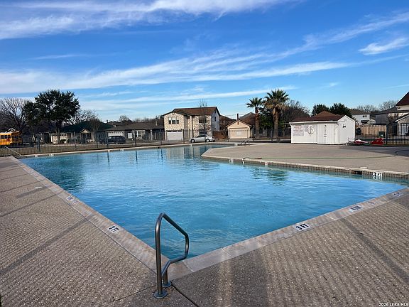 5th image of 8215 MORNING GRV