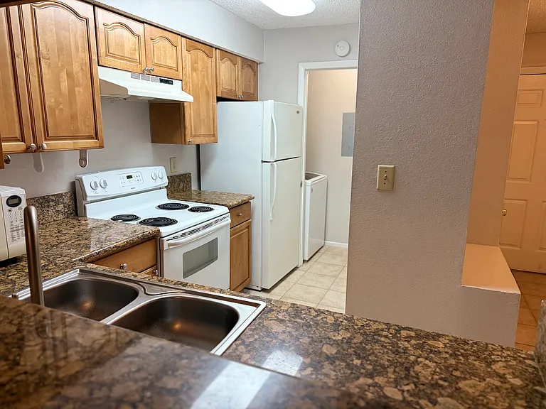 224 Afton Sq #301 — Photo 2