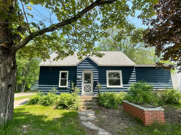 1902 S Broadway St, Menomonie, WI 54751