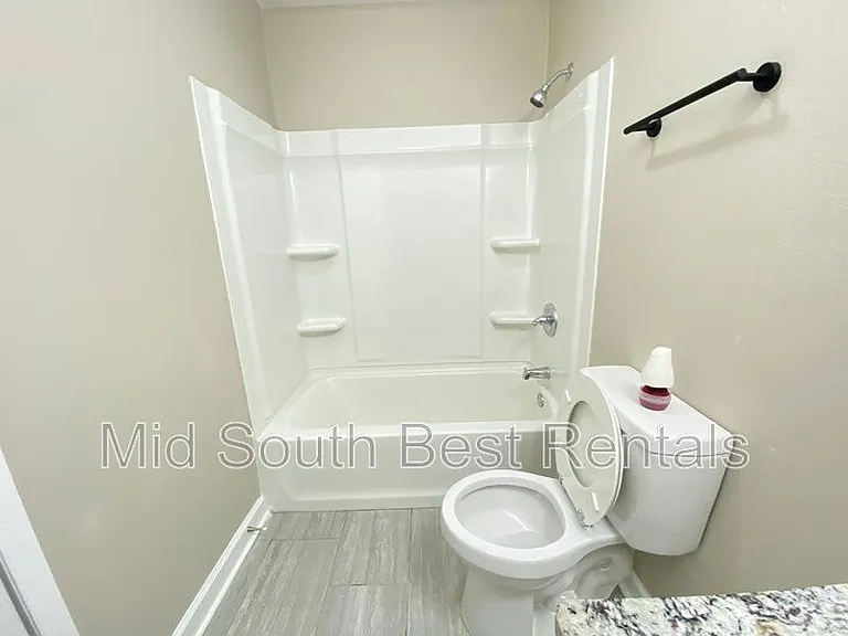 320 Bellewood Ln #B — Photo 12