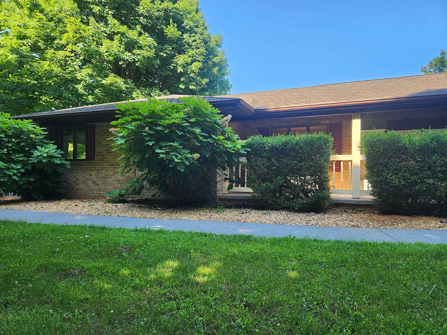 102 Stonebrook Rd photo 1