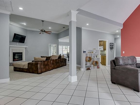 4th image of 326 Farmington Dr W