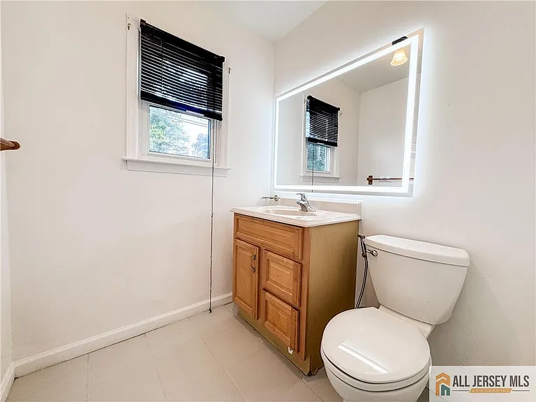 742 Grove Ave — Photo 16