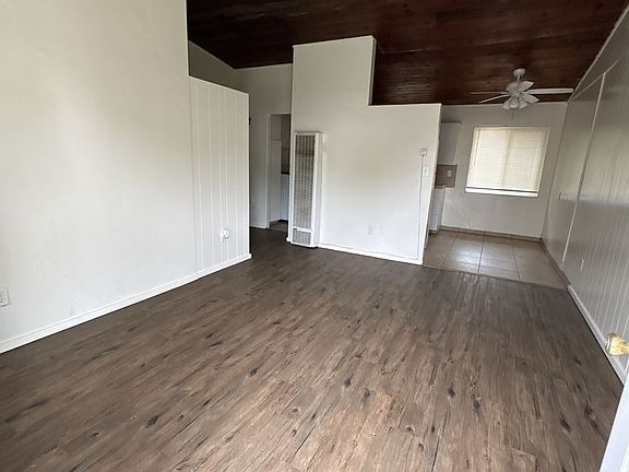 3rd image of 918-924 W Goshen Ave #922-A