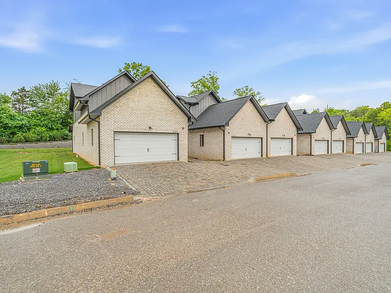 October Glory Ln Townhomes - 623 — Photo 31