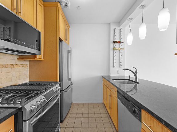 3rd image of 324 E 112th St APT 6C
