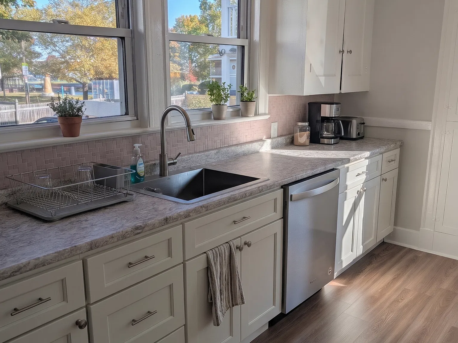2 bed, 1200 sqft, $2,600 — Photo 2