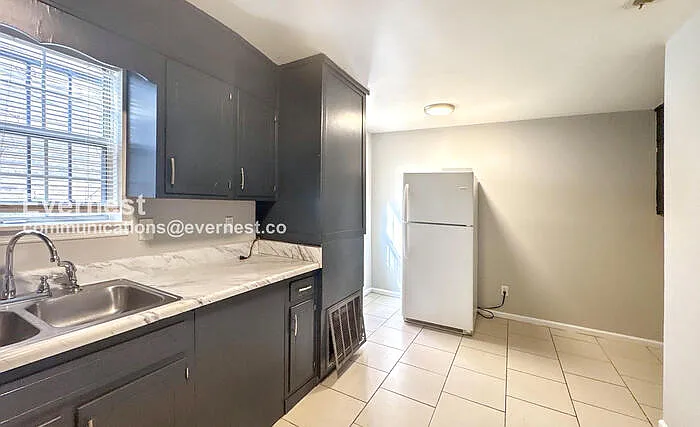 2 bed, 1.5 bath, 816 sqft, $795 — Photo 4