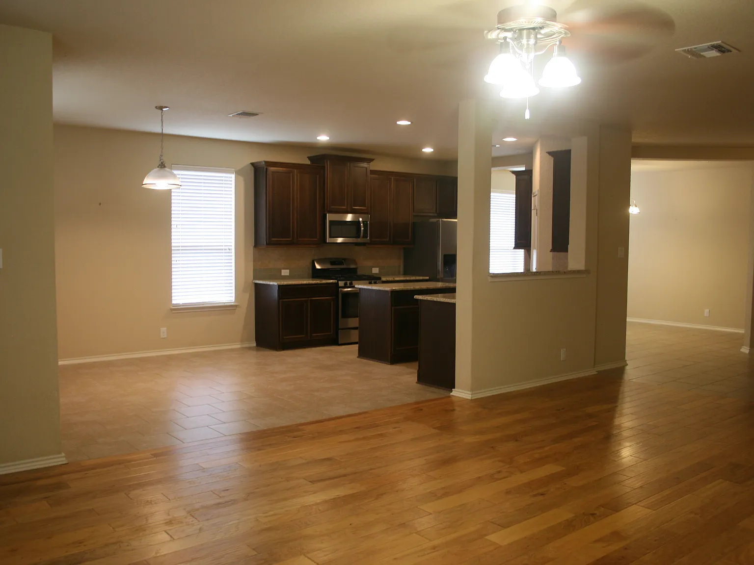 4 bed, 3.5 bath, 3143 sqft, $3,100 — Photo 4