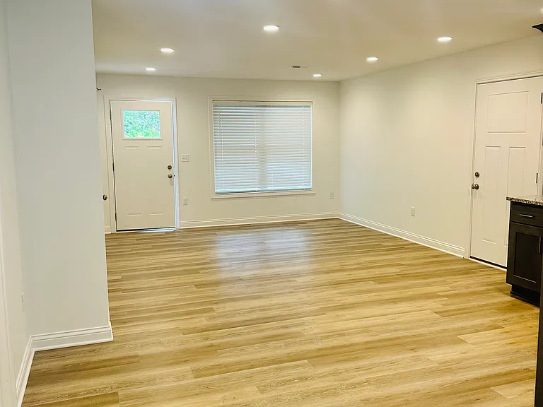 306 Henry St — Photo 10