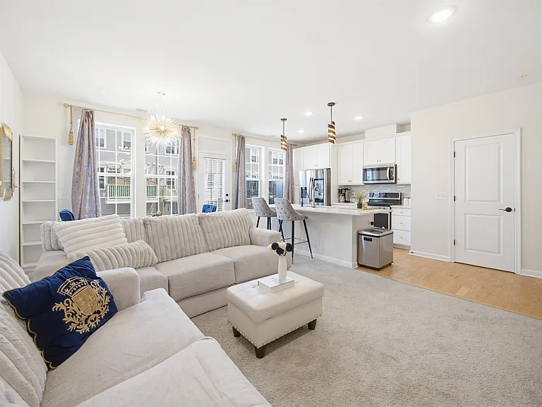 44 Leahy Dr — Photo 12