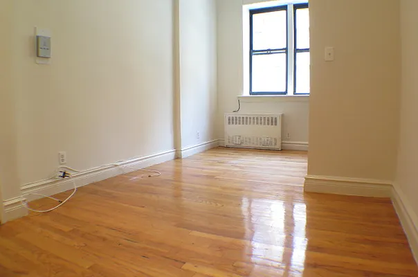 Rented by Glasser Realty LLC | media 7