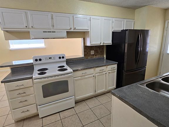 5th image of 208 NW River Rd